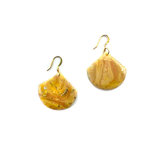 🐚 Golden Sands Scallop Earrings